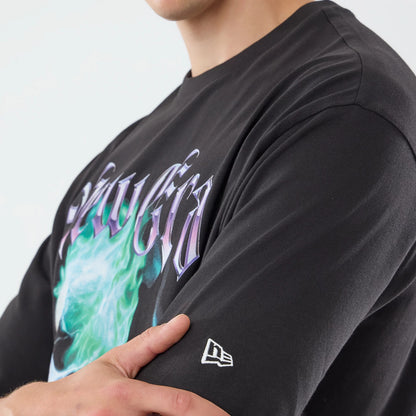 The model is wearing this New Era Skull Graphic Oversized T-Shirt in black. 6