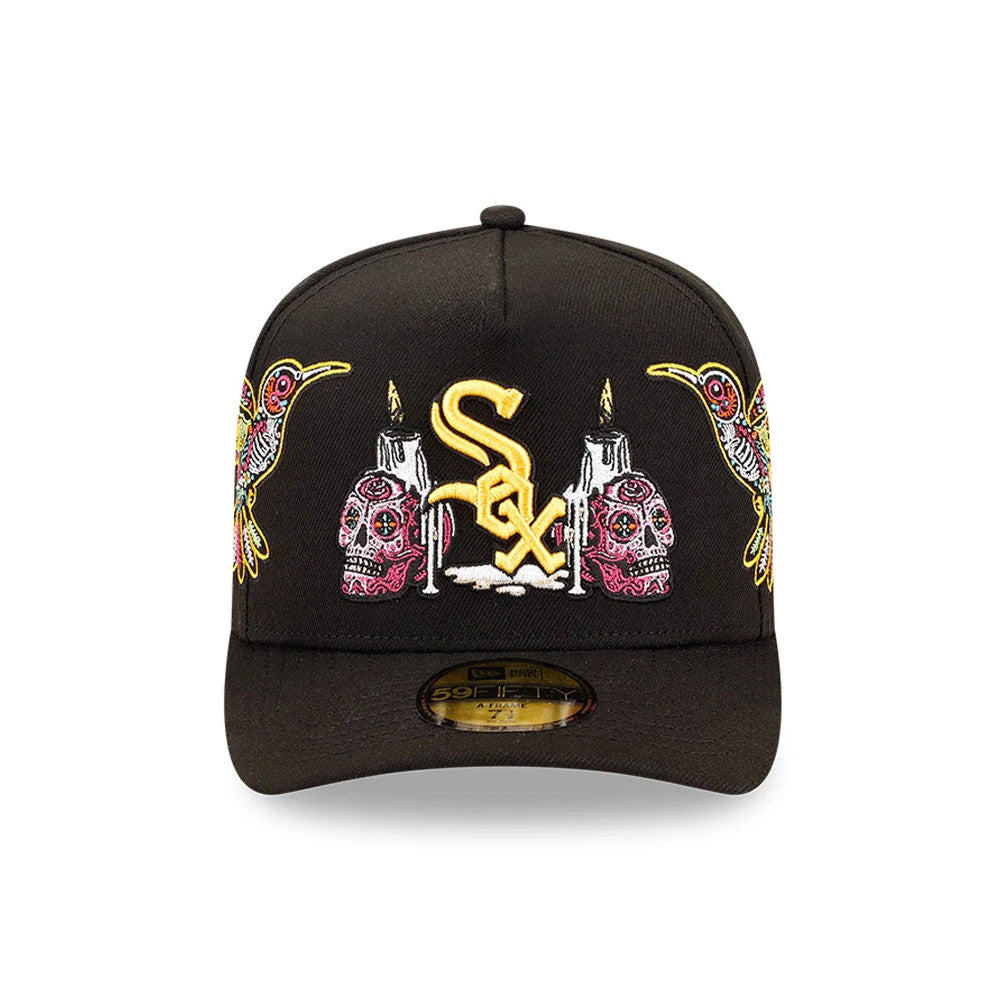 Chicago White Sox MLB Day Of The Dead Black New Era 59FIFTY A-Frame Fitted Cap, front view showing the yellow Sox raised embroidery on a black crown, flanked by two detailed pink skulls, candles, and hummingbirds.