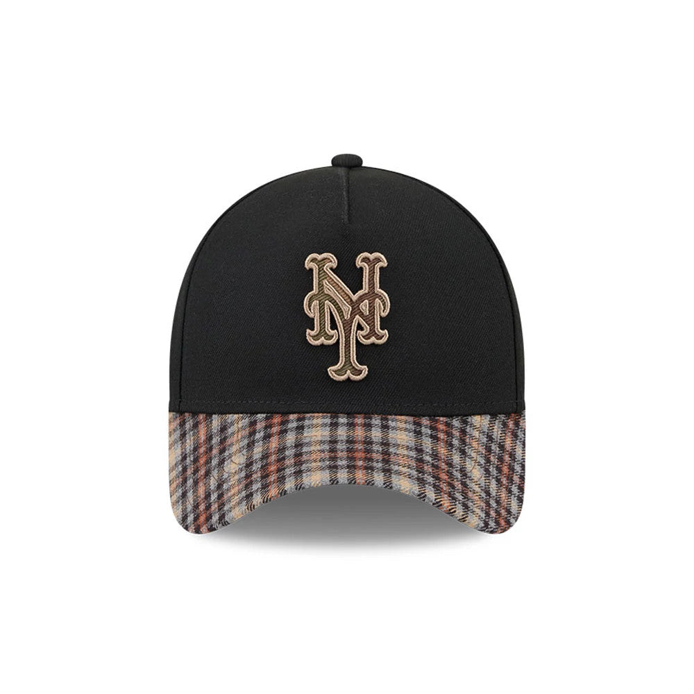 New York Mets MLB Fabric Story Black New Era 59FORTY A-Frame Fitted Cap, front view showing a beige embroidered Mets logo on the black front panel, with a plaid patterned visor featuring shades of grey, brown, and black.
