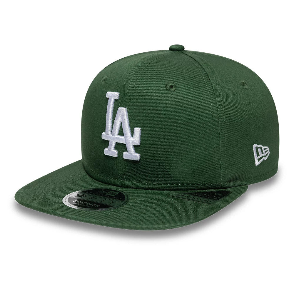 Pictured is this MLB League Essential LA Dodgers 9FIFTY Original Fit Snapback cap in dark green. 1