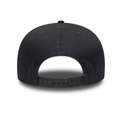 Pictured is this MLB League Essential Chicago White Sox 9FIFTY Original Fit Snapback cap in dark grey. 6