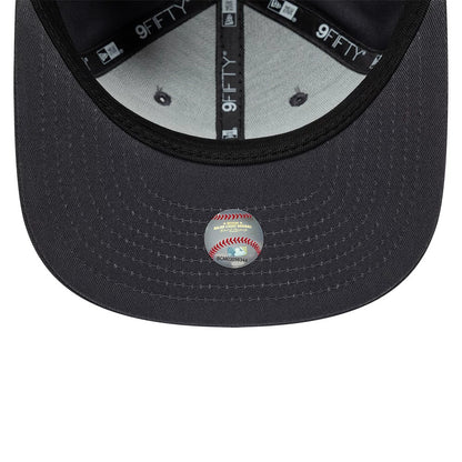 Pictured is this MLB League Essential Chicago White Sox 9FIFTY Original Fit Snapback cap in dark grey. 7