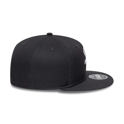 Pictured is this MLB League Essential Chicago White Sox 9FIFTY Original Fit Snapback cap in dark grey. 5