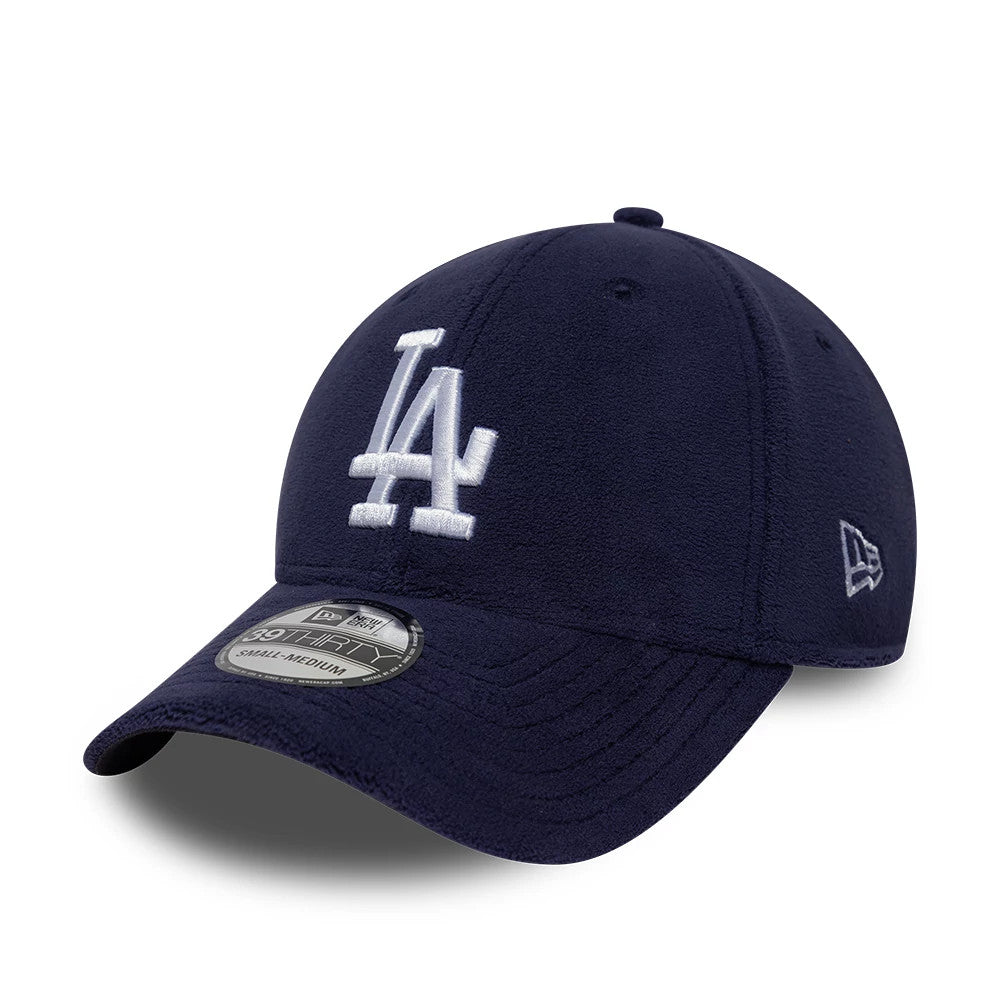 LA Dodgers MLB Fleece Navy New Era 39THIRTY Stretch Fit Cap, three-quarter view showing the white embroidered LA logo on the navy front panel, a curved visor with a 39THIRTY size sticker, and the New Era flag logo on the left side.
