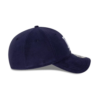 Pictured is this MLB Fleece LA Dodgers 39THIRTY Stretch Fit cap in navy. 6