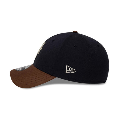Pictured is this MLB Faux Suede New York Mets 39THIRTY Stretch Fit cap in navy & brown. 4