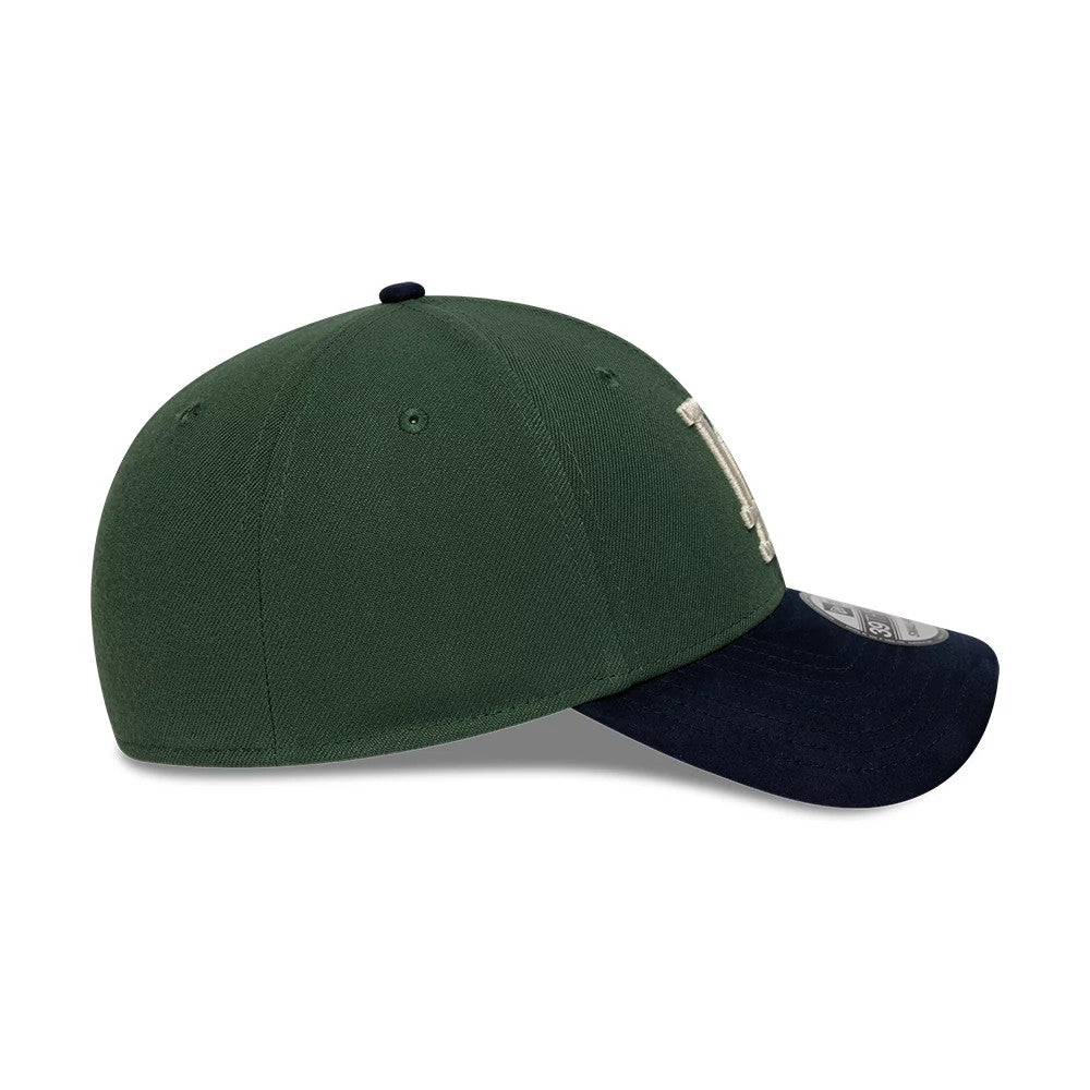Pictured is this MLB Faux Suede LA Dodgers 39THIRTY Stretch Fit cap in dark green & navy. 5