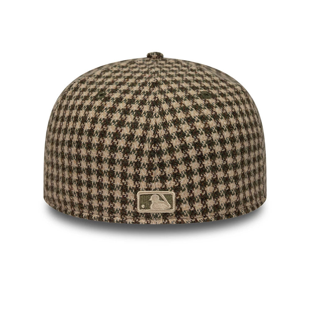 New York Yankees MLB Houndstooth Dark Green New Era 59FIFTY Fitted Cap, rear view showing the beige and dark green houndstooth pattern across the structured crown, with a beige embroidered MLB Batterman logo at the centre of the back panels.