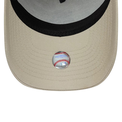 Pictured is this MLB Team Outline Chicago White Sox 9FORTY E-Frame cap in light beige. 7