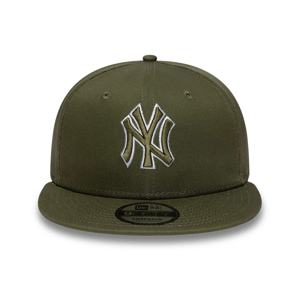 Pictured is this MLB Outline New York Yankees 9FIFTY Snapback cap in green. 2