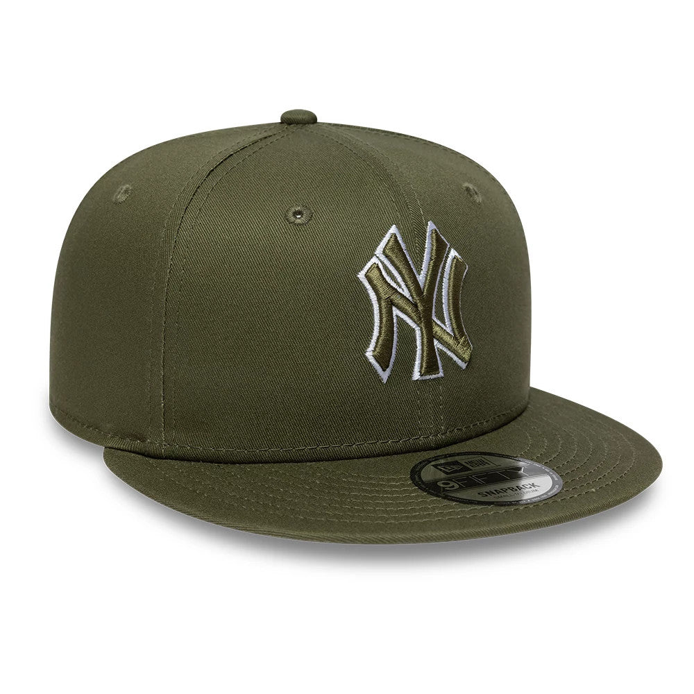 Pictured is this MLB Outline New York Yankees 9FIFTY Snapback cap in green. 3