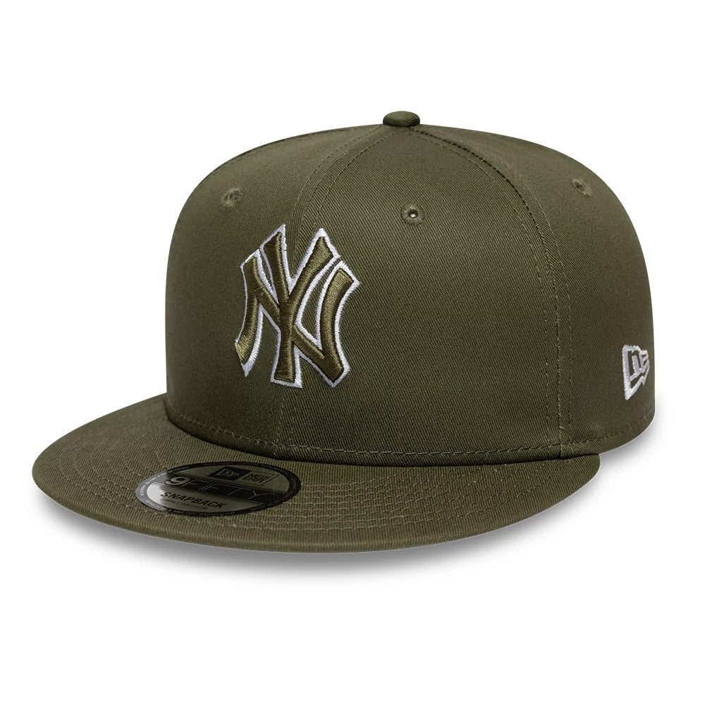 Pictured is this MLB Outline New York Yankees 9FIFTY Snapback cap in green. 1
