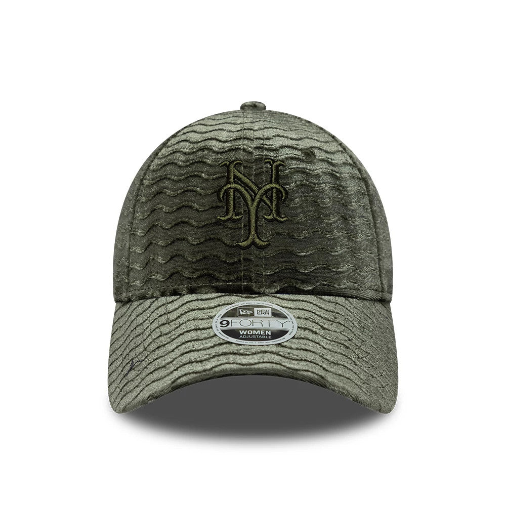 New York Mets Womens MLB Velour Green New Era 9FORTY Adjustable Cap, front view showing the raised embroidered NY logo on the centre front panel, with a waved velour texture across the cap and a 9FORTY size sticker on the visor.