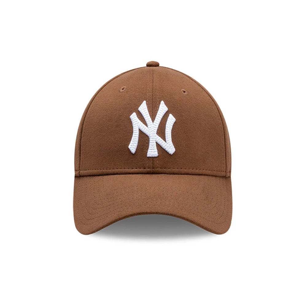 Pictured is this MLB Melton New York Yankees 39THIRTY Stretch Fit cap in brown. 2