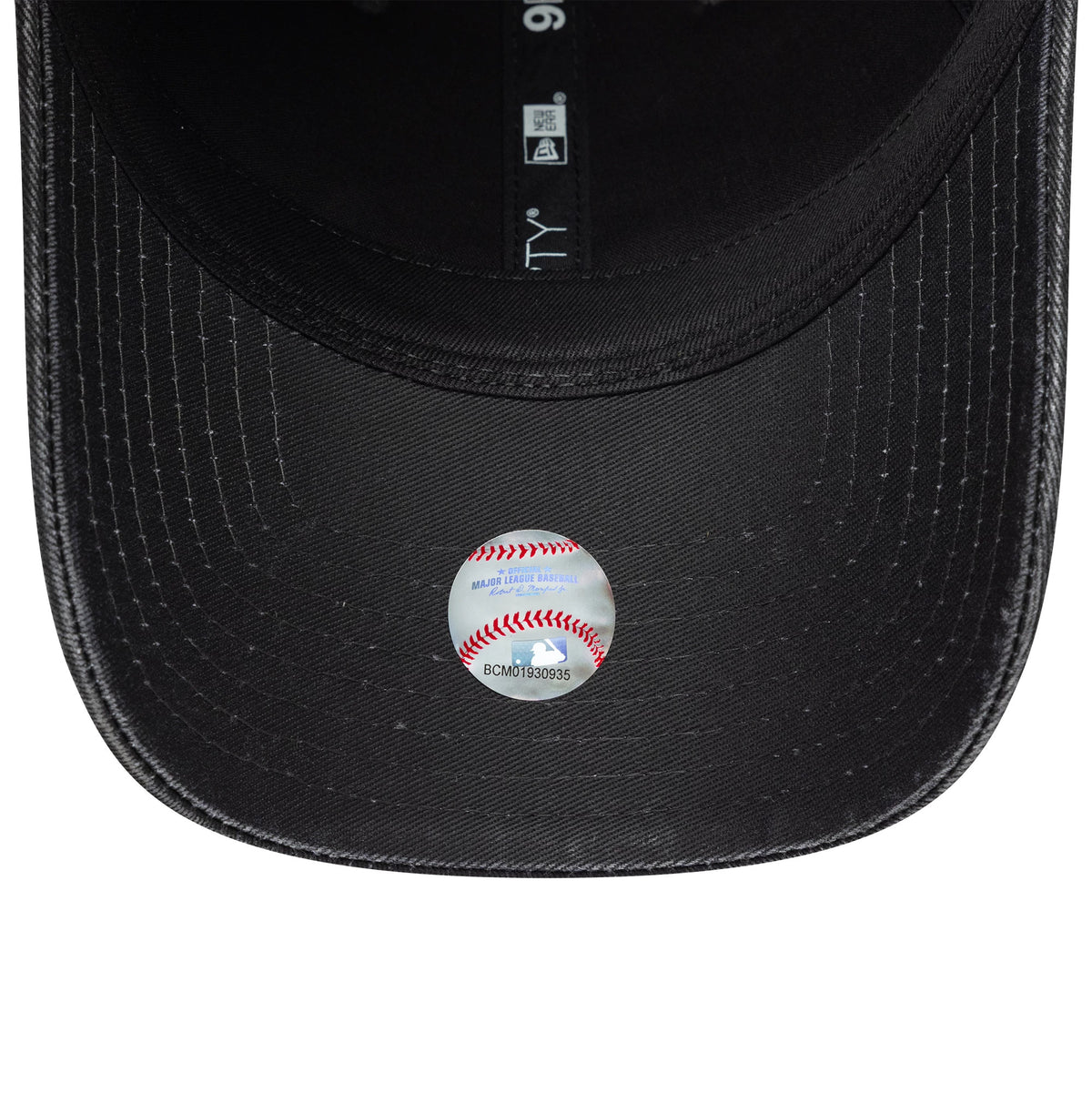 Chicago White Sox MLB Ombre Black New Era 9FORTY Adjustable Cap, inside view showing a black sweatband, black New Era branded taping along the seams, and a MLB holographic sticker on the black undervisor.