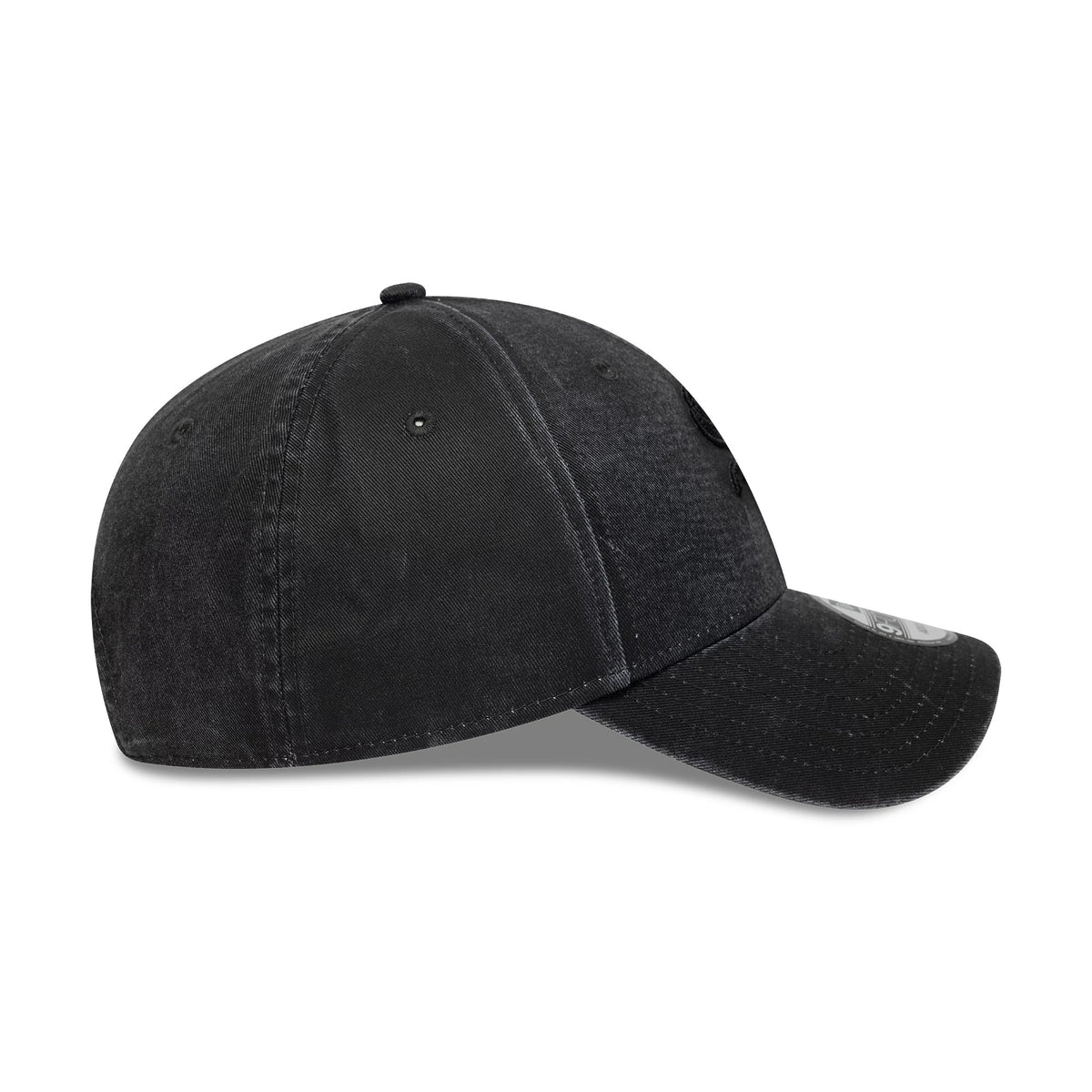 Chicago White Sox MLB Ombre Black New Era 9FORTY Adjustable Cap, side view showing the black fade effect on the structured crown, with a New Era flag logo on the left side and a curved black visor with a 9FORTY size sticker.