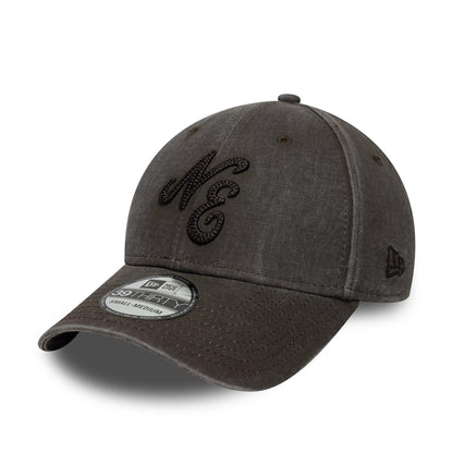 New Era Ombre Dark Brown 39THIRTY Stretch Fit Cap, front view showing a raised black NE embroidery on the crown, a curved dark brown visor with a 39THIRTY size sticker, and the New Era flag logo on the left side.