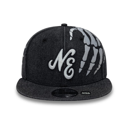 Pictured is this New Era Halloween Glow In The Dark Hands 9FIFTY Snapback cap in black. 3