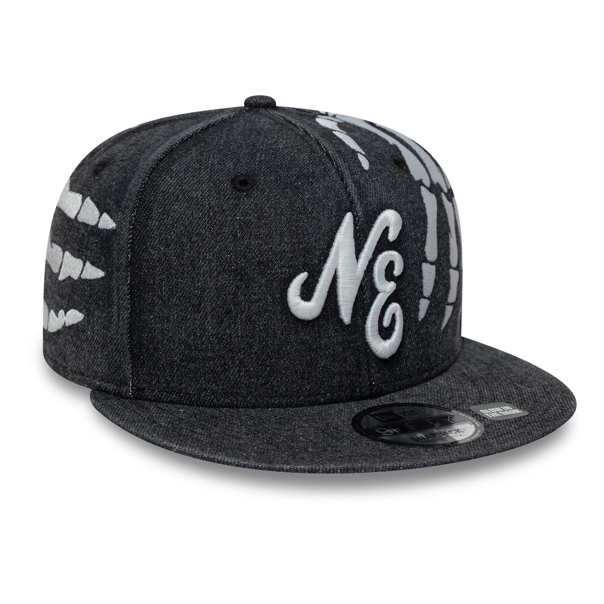 Pictured is this New Era Halloween Glow In The Dark Hands 9FIFTY Snapback cap in black. 4
