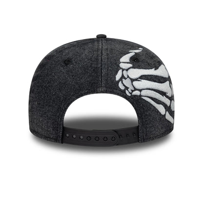 Pictured is this New Era Halloween Glow In The Dark Hands 9FIFTY Snapback cap in black. 5