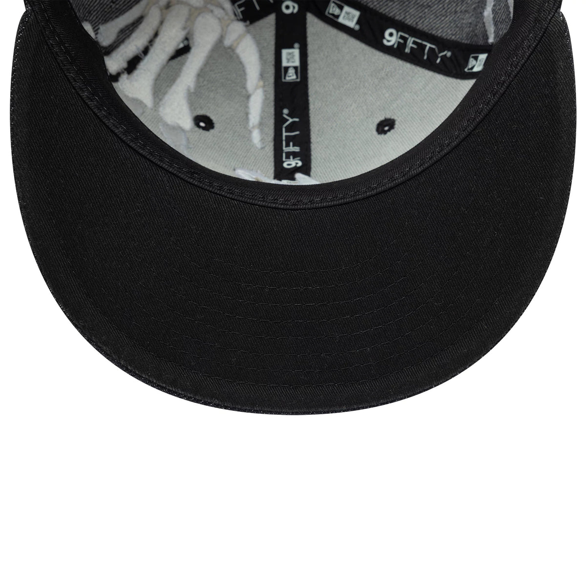 Pictured is this New Era Halloween Glow In The Dark Hands 9FIFTY Snapback cap in black. 8