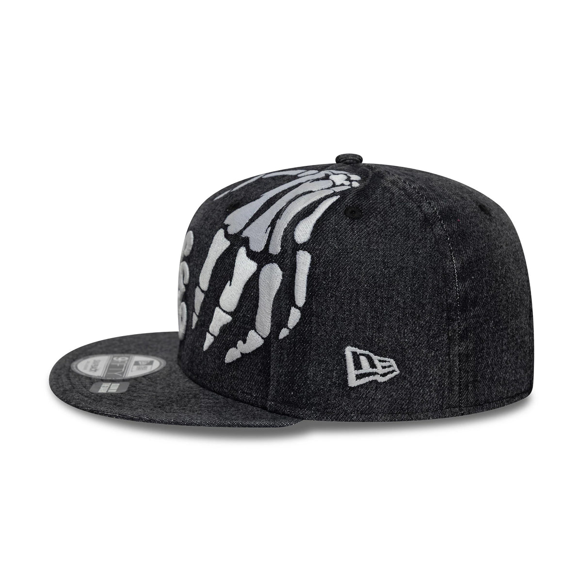 Pictured is this New Era Halloween Glow In The Dark Hands 9FIFTY Snapback cap in black. 6