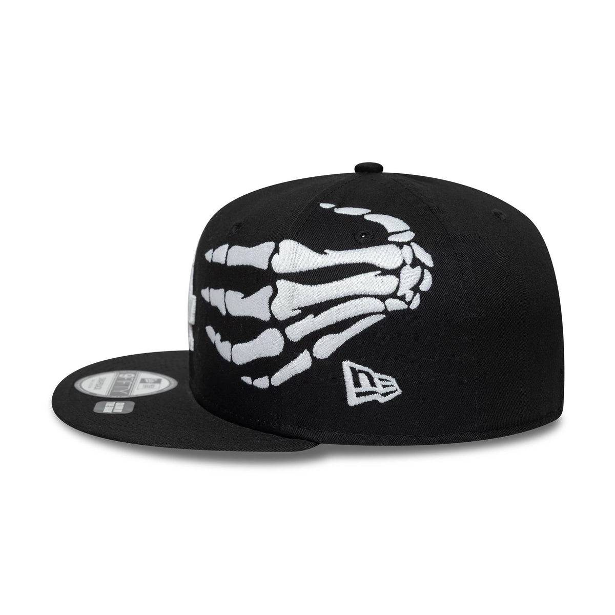 Pictured is this MLB Halloween Glow In The Dark Hands LA Dodgers 9FIFTY Snapback cap in black. 6
