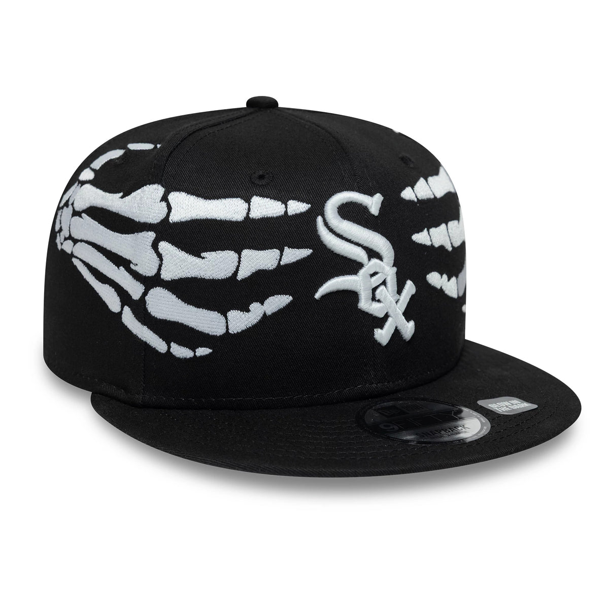 Pictured is this MLB Halloween Glow In The Dark Hands Chicago White Sox 9FIFTY Snapback cap in black. 4