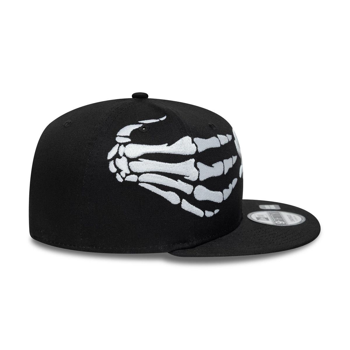 Pictured is this MLB Halloween Glow In The Dark Hands Chicago White Sox 9FIFTY Snapback cap in black. 6