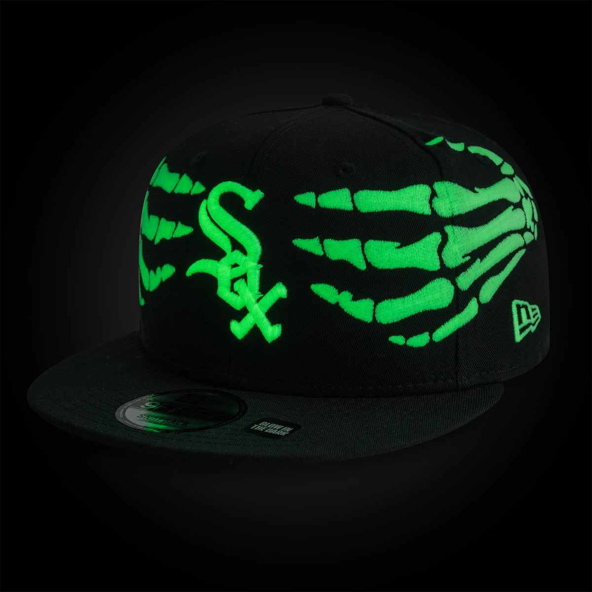 Pictured is this MLB Halloween Glow In The Dark Hands Chicago White Sox 9FIFTY Snapback cap in black. 2