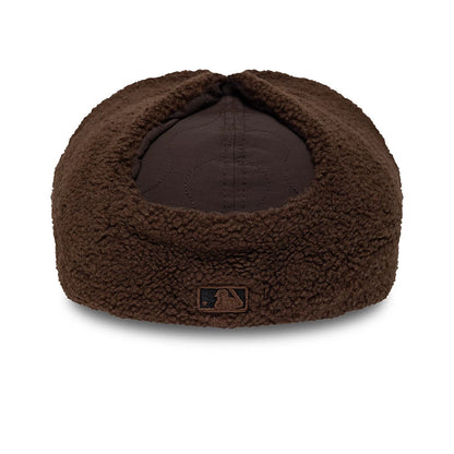 Pictured is this MLB Quilted Chicago White Sox Dogear 59FIFTY Fitted cap in dark brown. 4