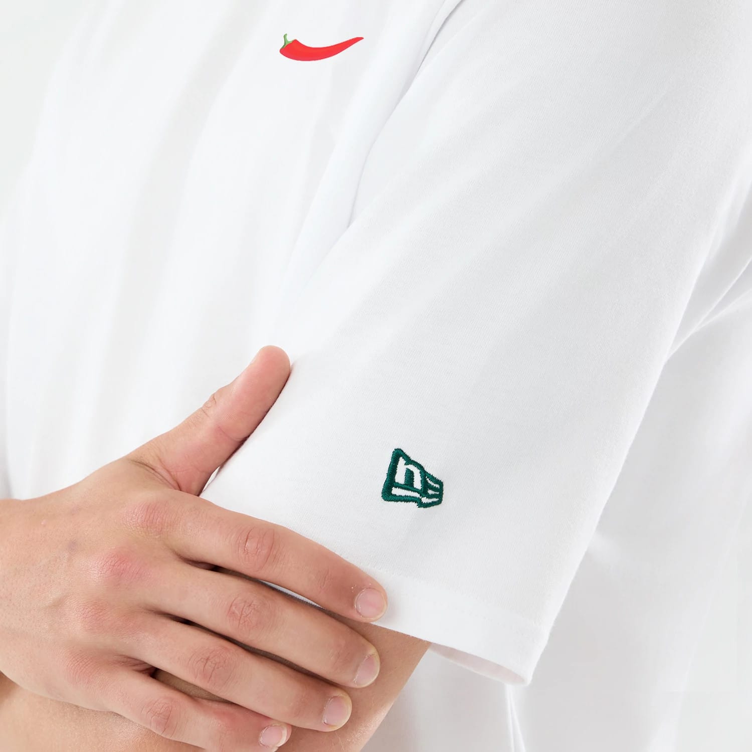 The model is wearing this Carlos Sainz Team Fifty5 Oversized T-Shirt in white. 7