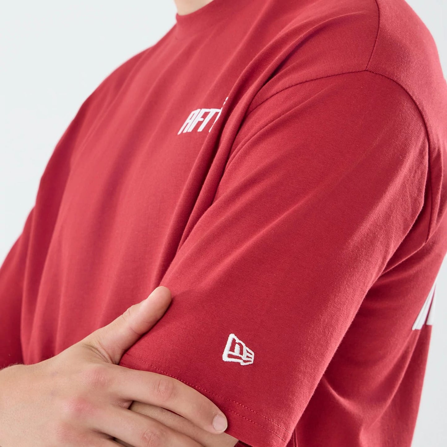 The model is wearing this Carlos Sainz Team Fifty5 Madrid Oversized T-Shirt in dark red. 6