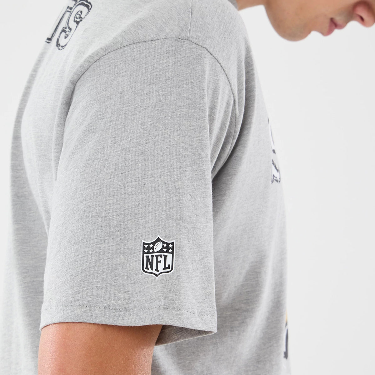 The model is wearing this NFL Graphic Slogan New Orleans Saints Oversized T-Shirt in grey. 4