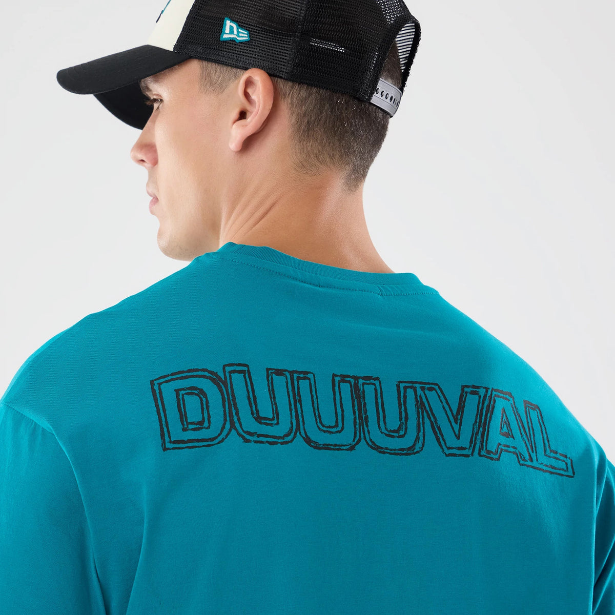 The model is wearing this NFL Graphic Slogan Jacksonville Jaguars Oversized T-Shirt in turquoise. 7