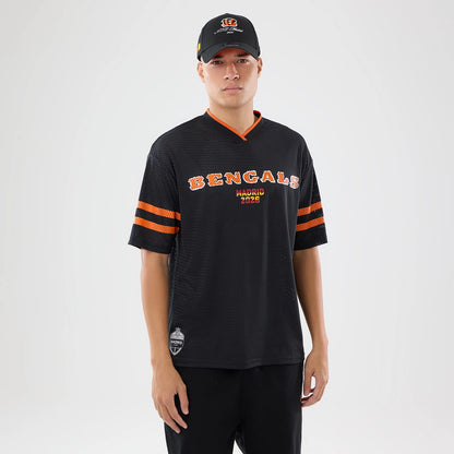 The model is wearing this NFL International Series Games 2026 Cincinnati Bengals Mesh Jersey in black. 1