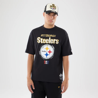 The model is wearing this NFL International Games 2026 Pittsburgh Steelers Oversized T-Shirt in black. 1