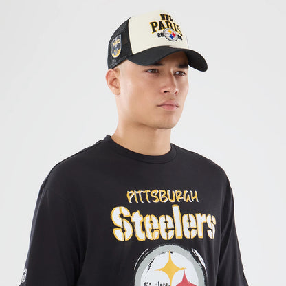 The model is wearing this NFL International Games 2026 Pittsburgh Steelers Oversized T-Shirt in black. 6