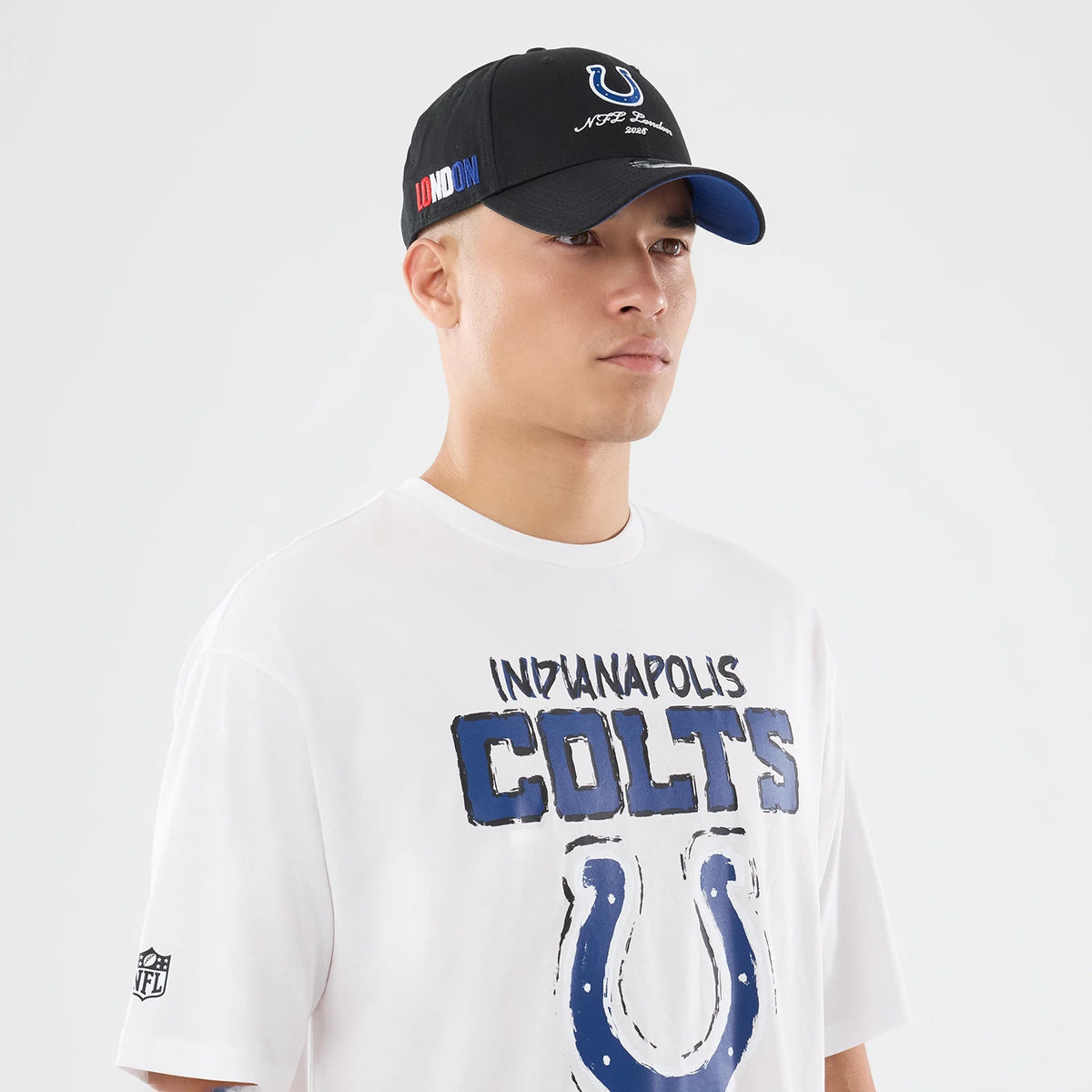 The model is wearing this NFL International Games 2026 Indianapolis Colts Oversized T-Shirt in white. 6