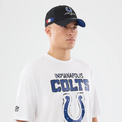 The model is wearing this NFL International Games 2026 Indianapolis Colts Oversized T-Shirt in white. 6