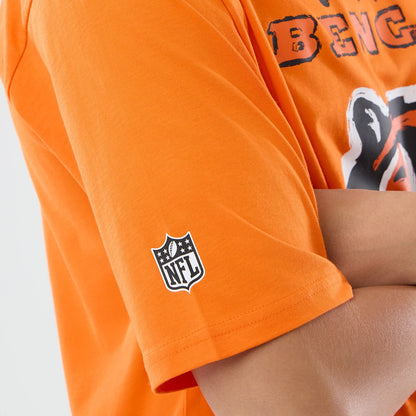 The model is wearing this NFL International Games 2026 Cincinnati Bengals Oversized T-Shirt in orange. 4