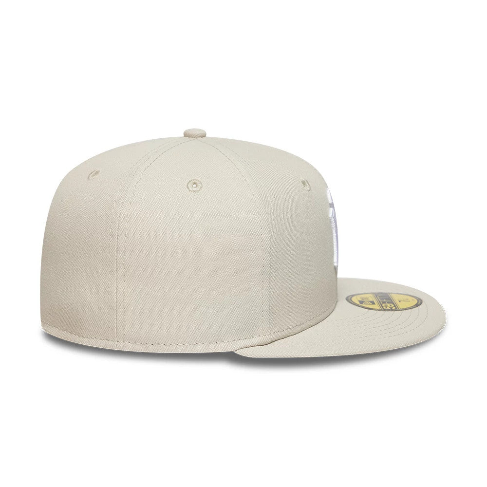 New York Yankees MLB Light Beige New Era 59FIFTY Fitted Cap, side view showing the New Era flag logo embroidered in contrasting white on the left side, with a structured light beige crown and flat visor featuring a gold 59FIFTY size sticker.