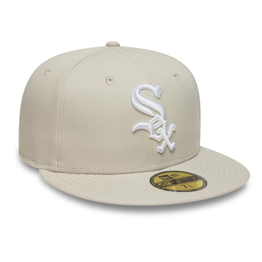 Chicago White Sox MLB Beige New Era 59FIFTY Fitted Cap, front view showing the white raised embroidery team logo on the structured beige crown, with a matching flat visor and a gold 59FIFTY size sticker on the visor.
