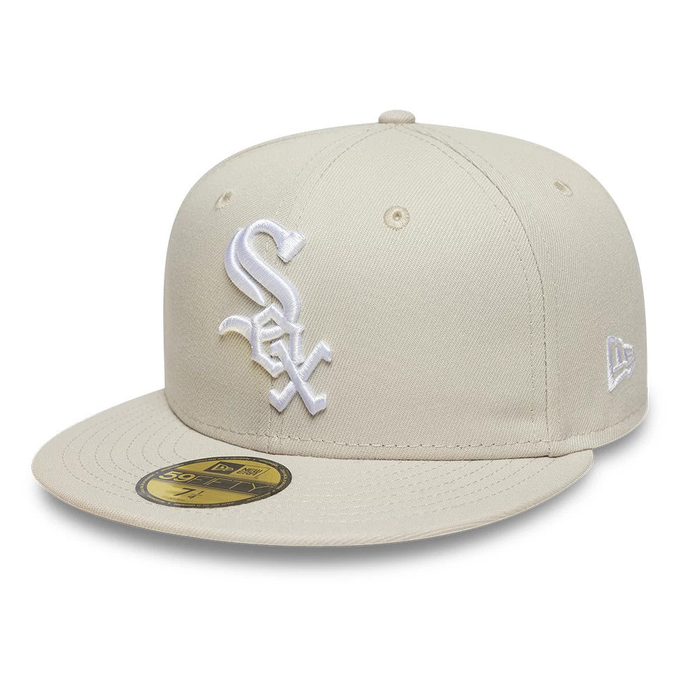 Chicago White Sox MLB Beige New Era 59FIFTY Fitted Cap, front view showing the white raised embroidered Sox logo on the structured beige crown, a matching flat beige visor, and a gold 59FIFTY size sticker on the top of the visor.