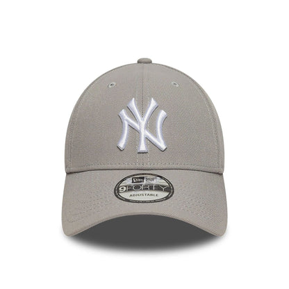 This is a New York Yankees Essential Pack Grey 9FORTY Snapback Cap 2