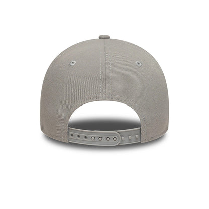 New York Yankees Essential Pack Grey New Era 9FORTY Snapback Adjustable Cap, rear view showing grey embroidered eyelets on the structured grey crown, a matching grey snapback closure, and a grey top button at the centre.