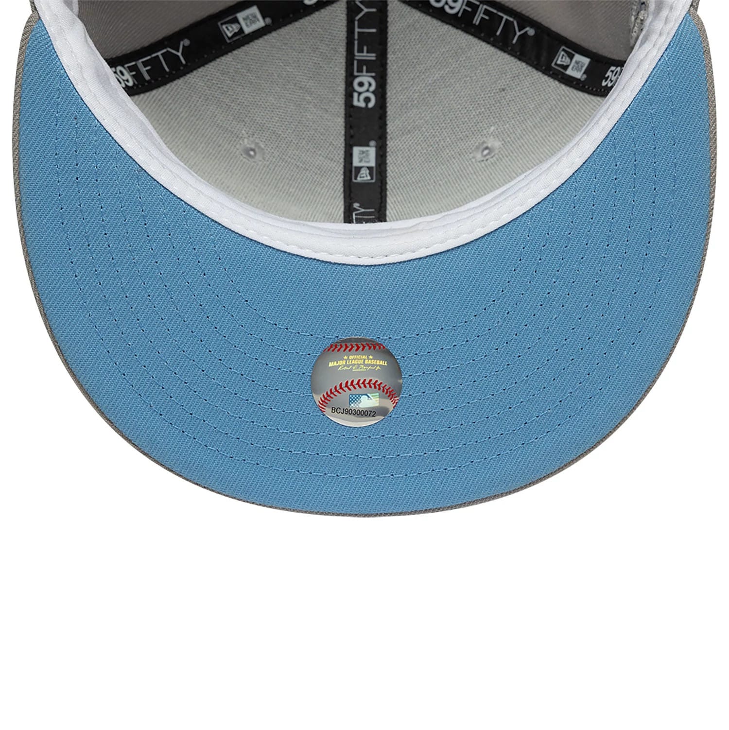This is a New York Yankees Grey 59FIFTY Fitted Cap 2
