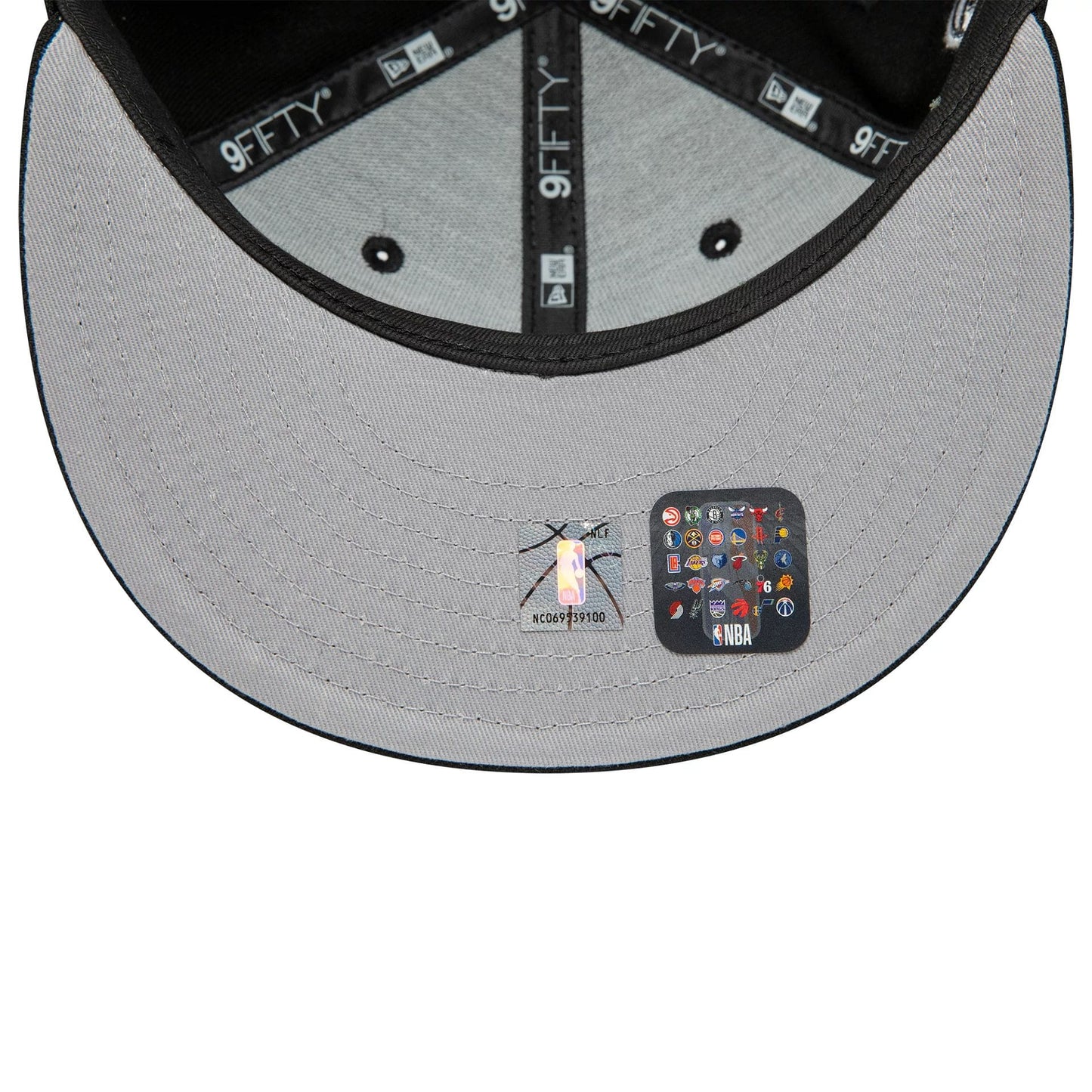 Pictured is this Chicago Bulls NBA Black 9FIFTY Snapback Adjustable cap. 2