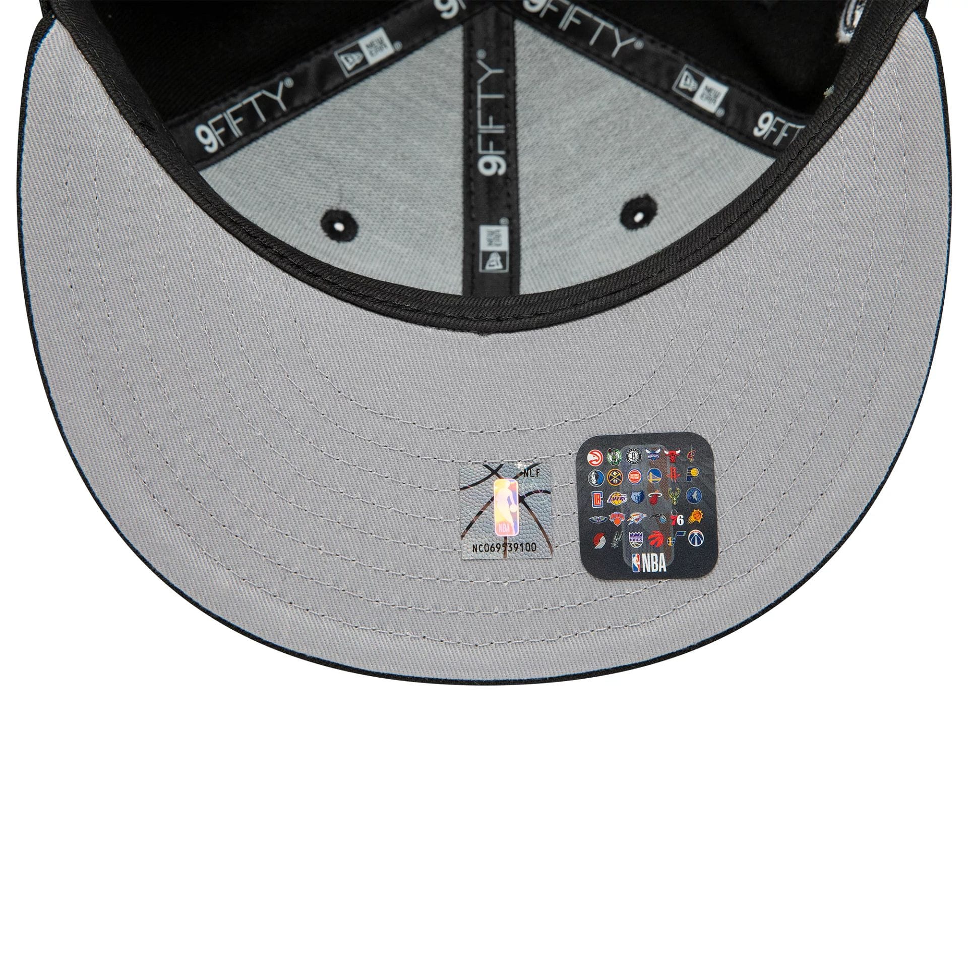 Pictured is this Chicago Bulls NBA Black 9FIFTY Snapback Adjustable cap. 2