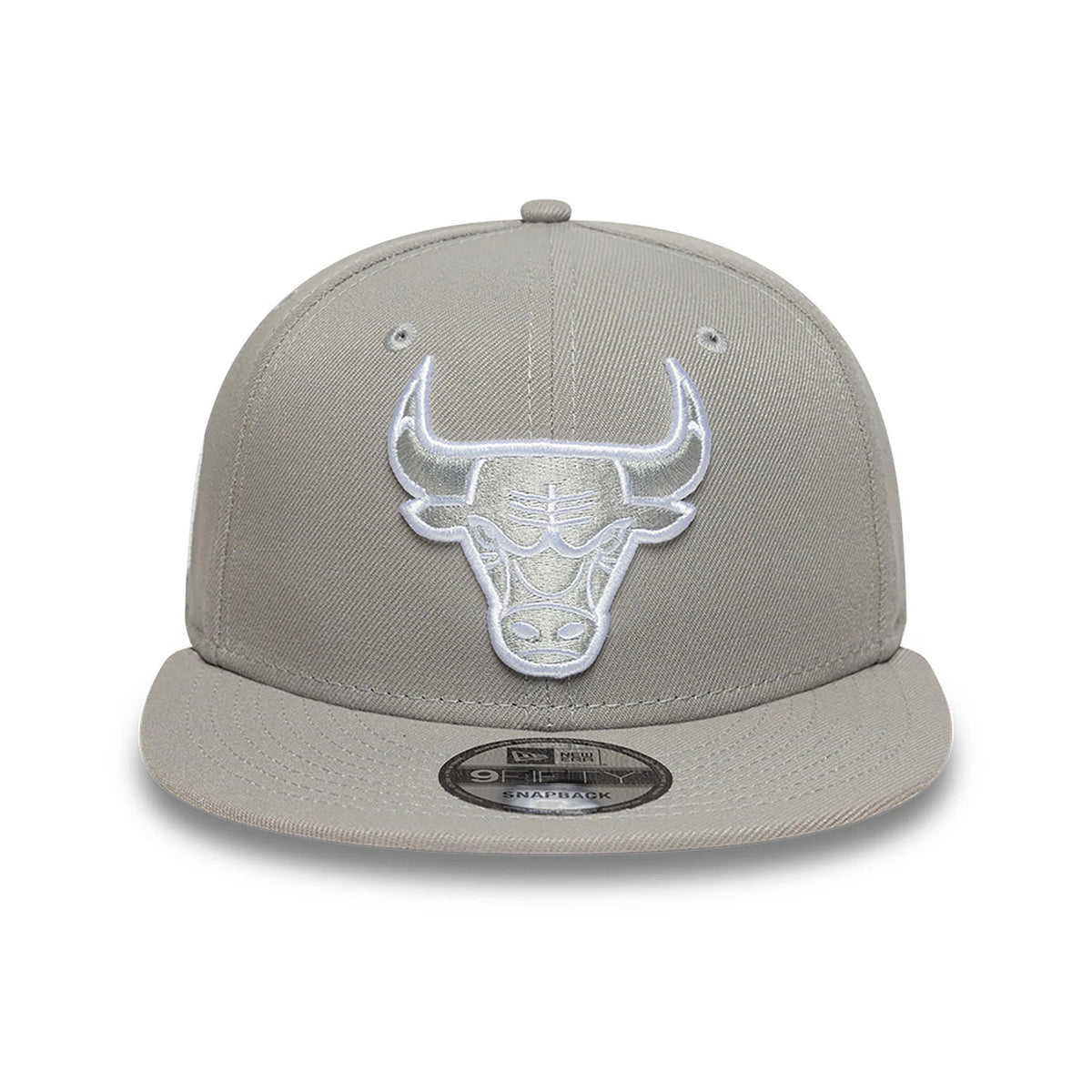 Chicago Bulls Essential Pack Grey New Era 9FIFTY Snapback Adjustable Cap, front view showing the white embroidered Bull logo on the structured grey crown, with a flat grey visor and a black 9FIFTY size sticker on the top.
